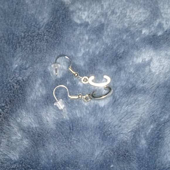 Letter C earrings - Picture 1 of 3